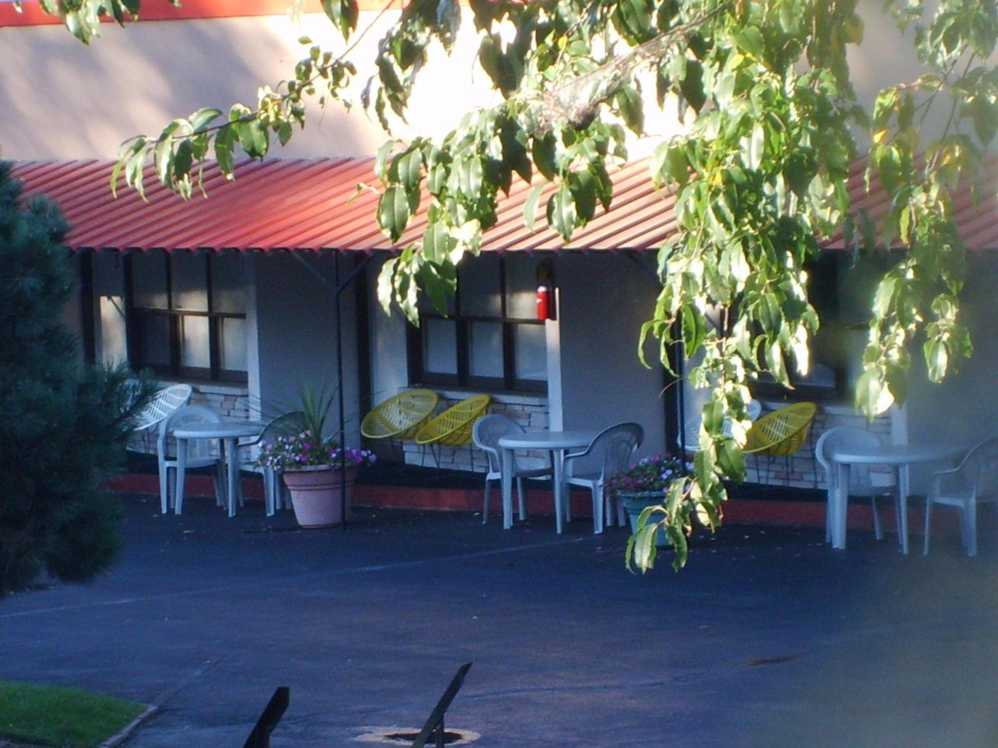Capricorn Motel Royale 1000 Islands Motel