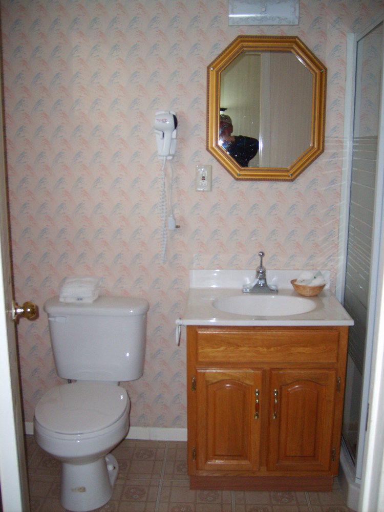 Capricorn Motel Royale 1000 Islands