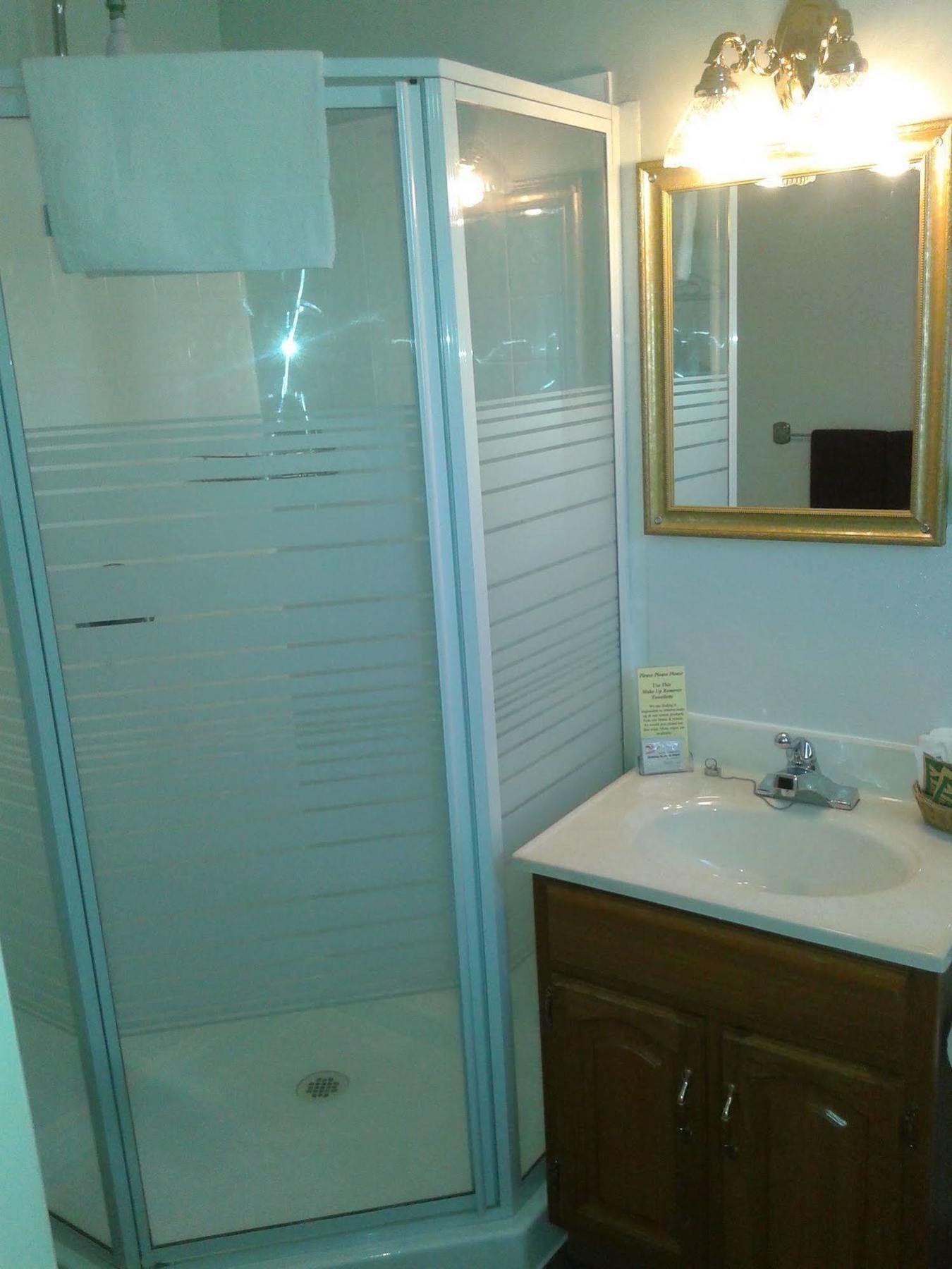 Capricorn Motel Royale 1000 Islands Lansdowne