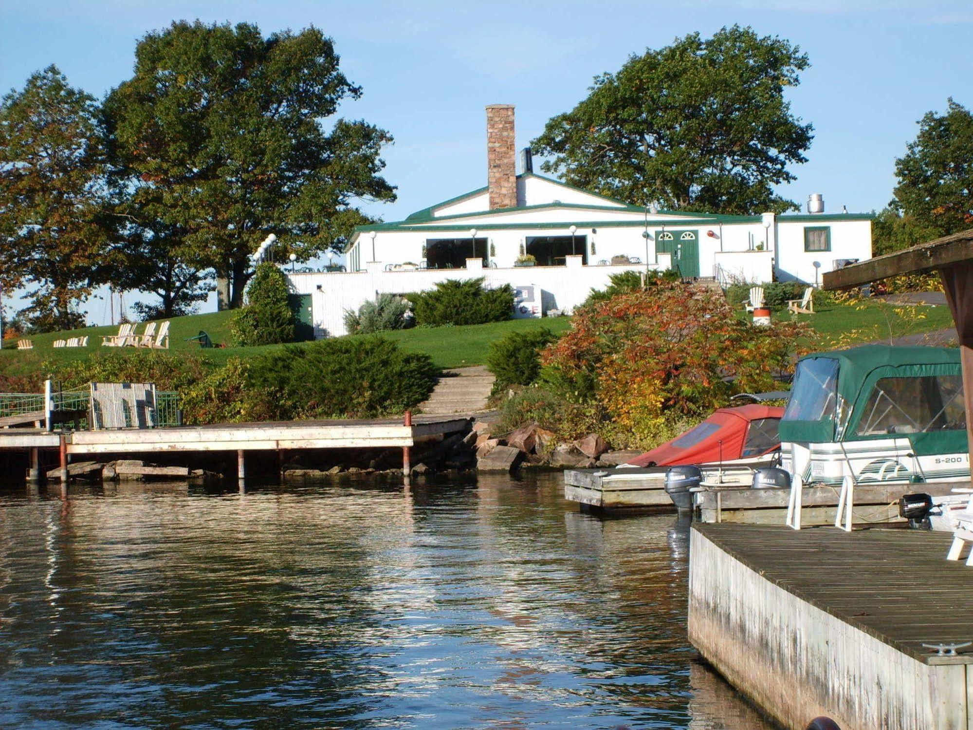 Capricorn Motel Royale 1000 Islands