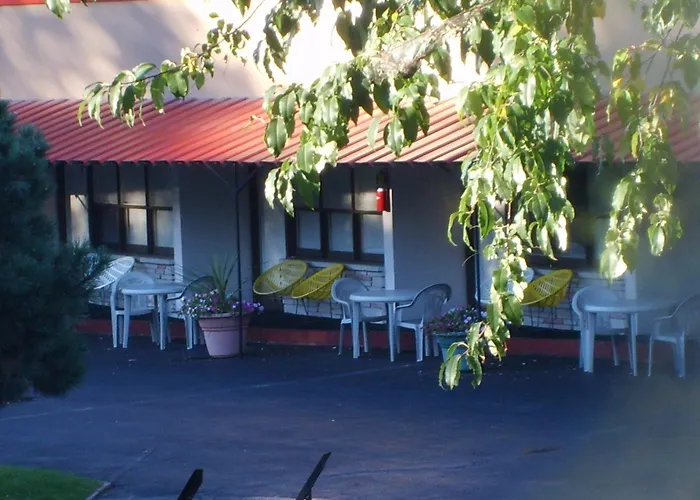 Capricorn Motel Royale 1000 Islands