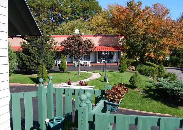 Capricorn Motel Royale 1000 Islands