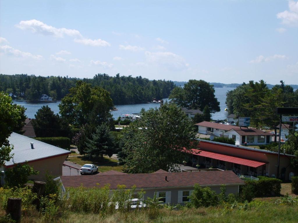 Capricorn Motel Royale 1000 Islands Motel Lansdowne