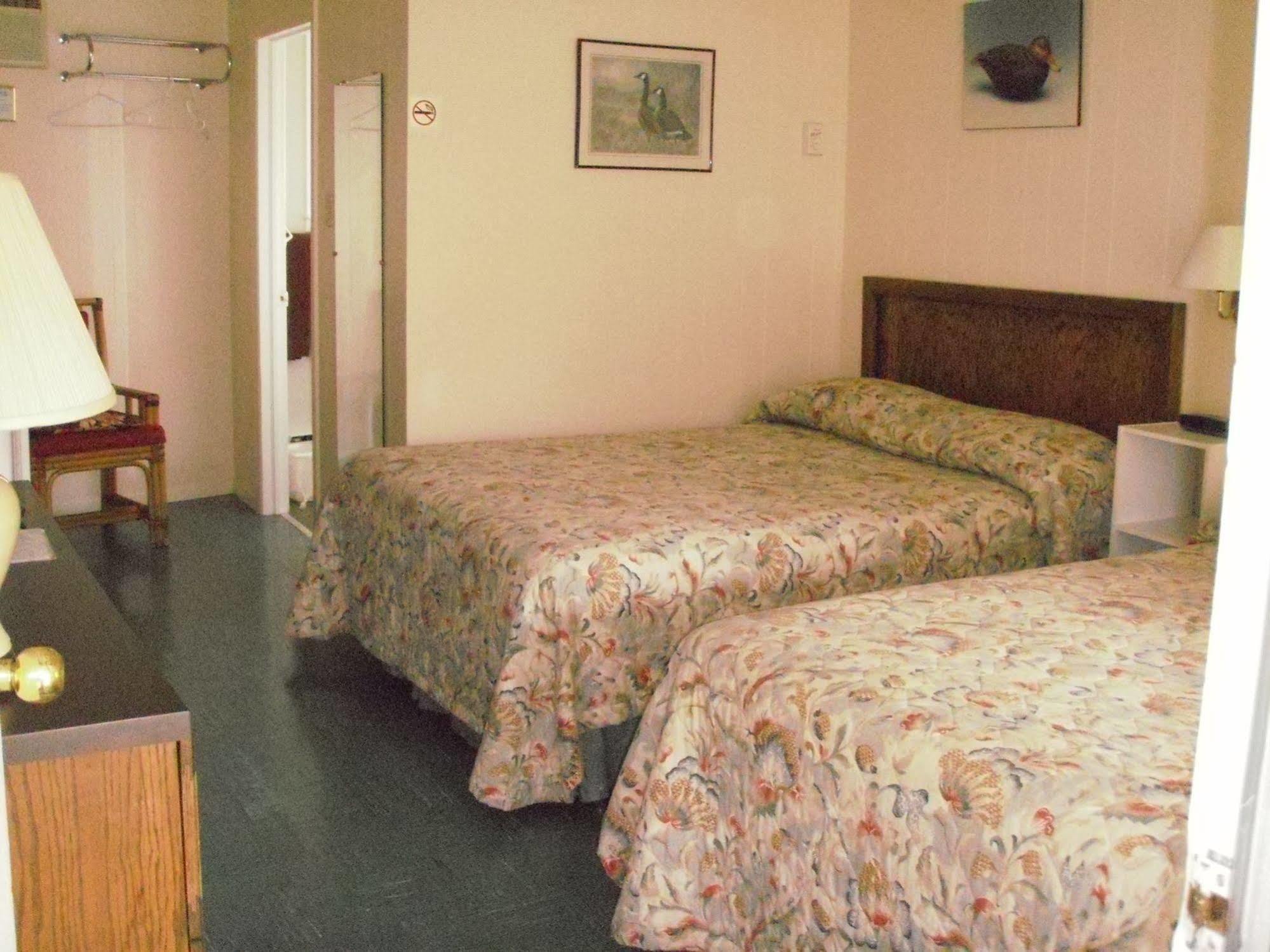 Capricorn Motel Royale 1000 Islands Motel Lansdowne