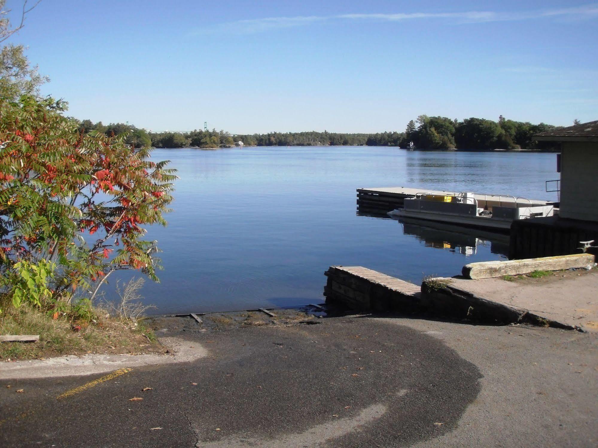 Capricorn Motel Royale 1000 Islands 3*