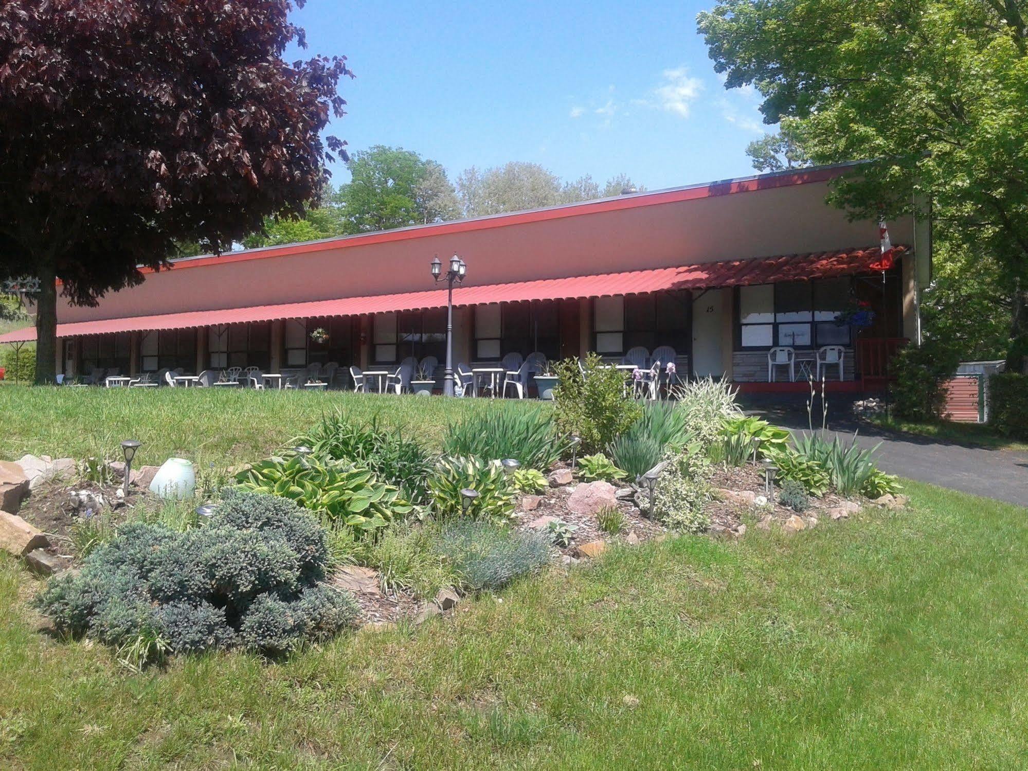Capricorn Motel Royale 1000 Islands Lansdowne
